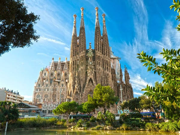Cultural Etiquette for Travelers: Do’s and Don’ts Around the World