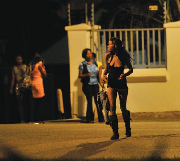 Woman Spotted at Lang’ata Roundabout With Pastor’s Pants After Alleged Lodging Room Theft