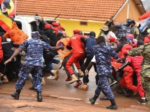 Bobi Wine’s Massive Rally In Kawempe!! 7 Police Officers Allegedly Attacked And Beaten By NUP Supporters, Left With Injuries